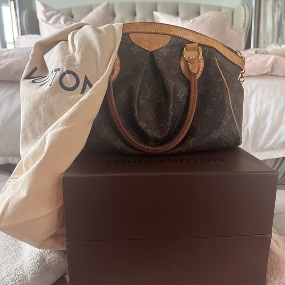 Louis Vuitton Tivoli Handbag ****authentic**** - Picture 2 of 9